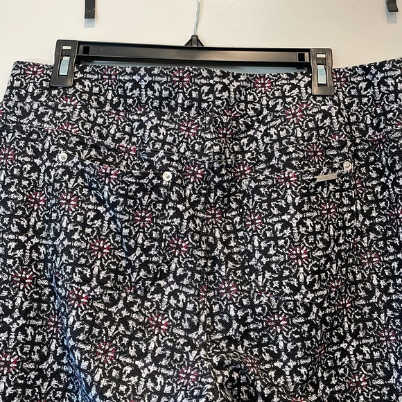 Michael Kors winter holiday stretch pants in black white and cranberry snowflake - Picture 4 of 5